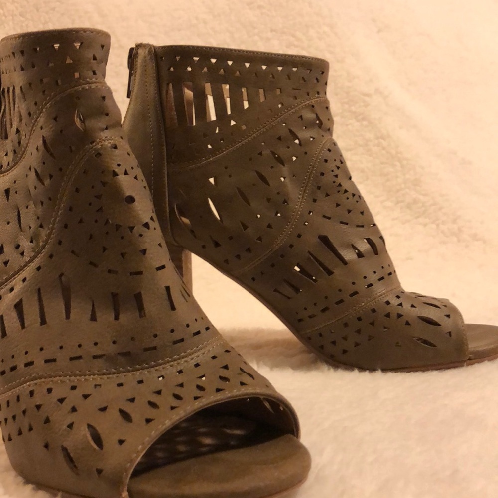 Tan leather open toed zip-up ankle boots